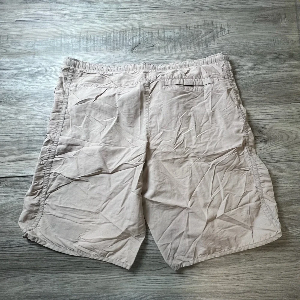 Nike Shorts Mens XXL Tan Black Stripe‎ Athletic Hiking Gorpcore Casual Utility